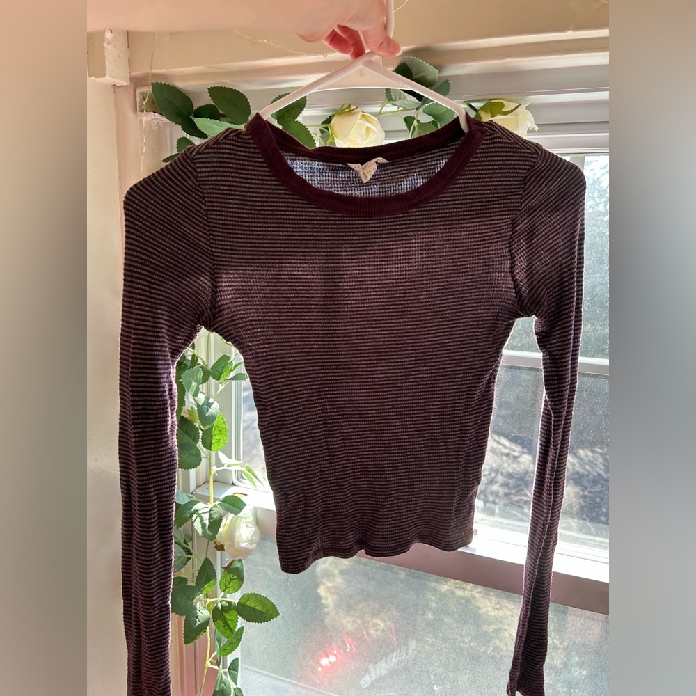 cropped long sleeve top